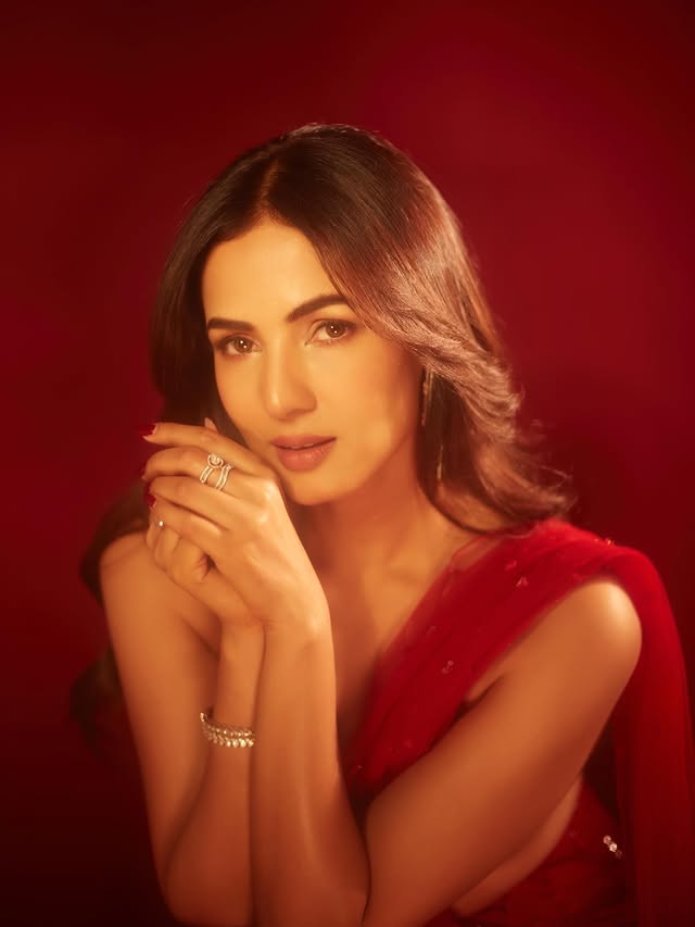 Sonal Chauhan Photo Gallery