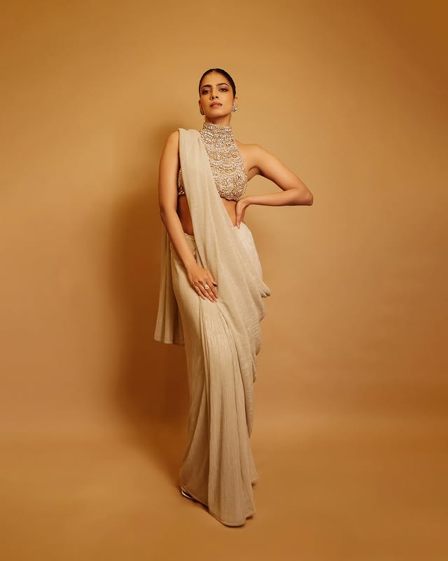 Malavika Mohanan (Source / Instagram) Malavika Mohanan Photo Gallery