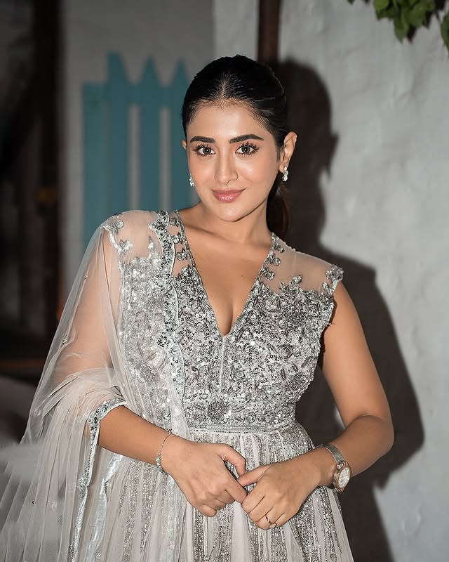 Rashi Singh ( Source / Instagram ) Rashi Singh photo Gallery