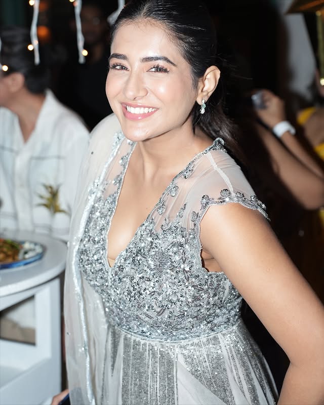 Rashi Singh ( Source / Instagram ) Rashi Singh photo Gallery