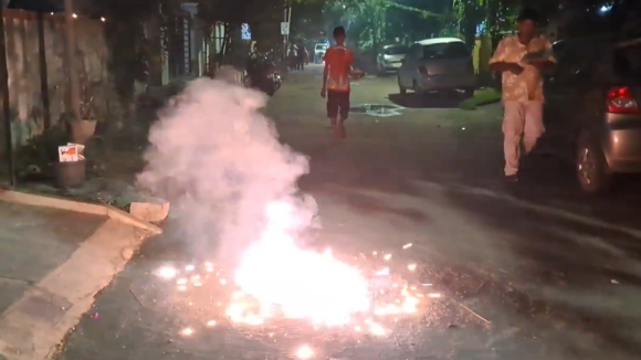 Diwali Eye effected: దీపావళి టపాసుల ఎఫెక్ట్.. కంటి సమస్యలతో సరోజినీ దేవి ఆసుపత్రికి బాధితులు క్యూ