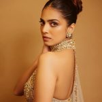 Malavika Mohanan : చీరలో హొయలు ఒలకబోస్తున్న మాళవిక.. చూపు తిప్పుకోవడం కష్టమే..