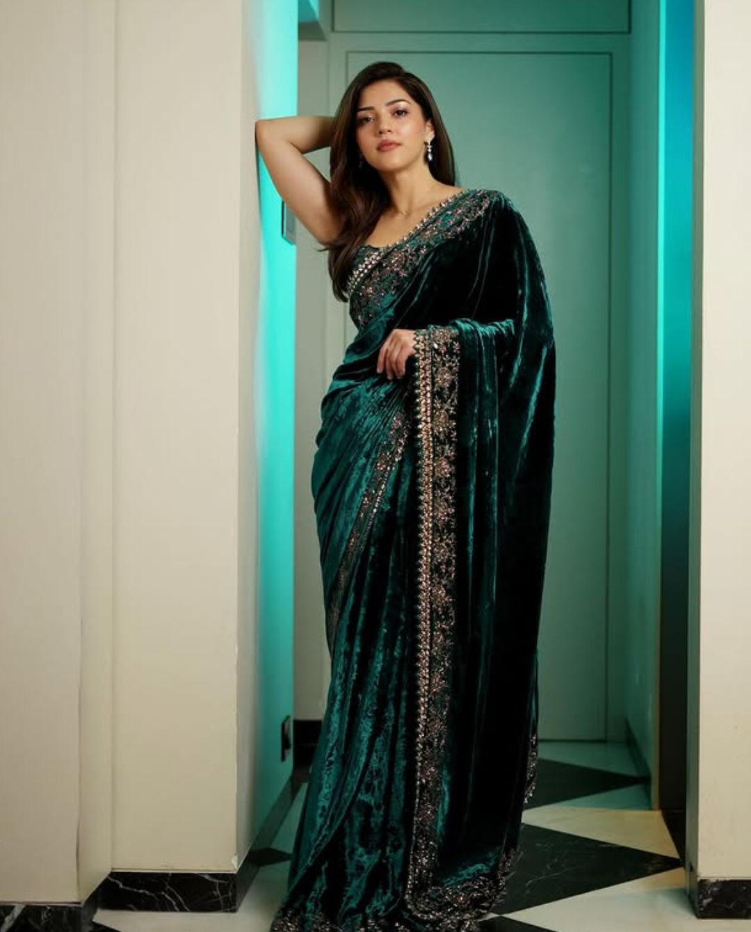Mehreen Pirzada :  గ్రీన్ శారీలో మెరిసిపోతున్న మెహ్రీన్..ఇంత అందాన్ని చూడకుండా ఉండలేరు..