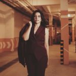 Mirnalini Ravi :  కోటులో స్టైలిష్ లుక్ లో మతిపోగొడుతున్న మృణాళిని.. క్యా స్టిల్స్ మావా..