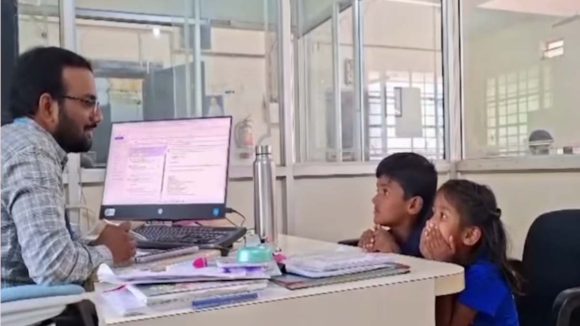 Telangana: వీరు పిల్లలు కాదు.. పిడుగుల.. సైకిల్ కోసం లోన్ కావాలని బ్యాంకుకు వెళ్లిన చిన్నారులు..