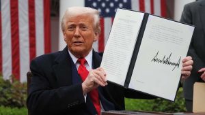 Donald Trump: ప్రెసిడెంట్ ట్రంప్‌నకు యూఎస్ చట్టసభ సభ్యులు లేఖ