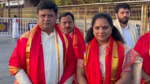 Kavitha: భర్తతో కలిసి తిరుమల శ్రీవారిని దర్శించుకున్న జాగృతి అధ్యక్షురాలు కవిత