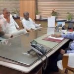 BRS: పెంచిన బస్సు చార్జీలను వెనక్కి తీసుకోవాలని  ఆర్టీసీ ఎండీ నాగిరెడ్డిని కలిసిన బీఆర్ఎస్ నేతలు..