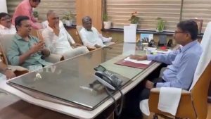 BRS: పెంచిన బస్సు చార్జీలను వెనక్కి తీసుకోవాలని  ఆర్టీసీ ఎండీ నాగిరెడ్డిని కలిసిన బీఆర్ఎస్ నేతలు..