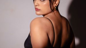 Nanditha Swetha : బ్లాక్ డ్రెస్ లో కిల్లింగ్ లుక్ లో నందిత.. ఇట్టా చూస్తే కుర్రాళ్ళు ఆగుతారా..!