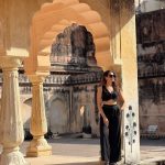 Pragya Jaiswal: పింక్ సిటీ ముందు ప్రగ్యా హోయలు.. ఊపిరాడనివ్వలేదు అంటూ!