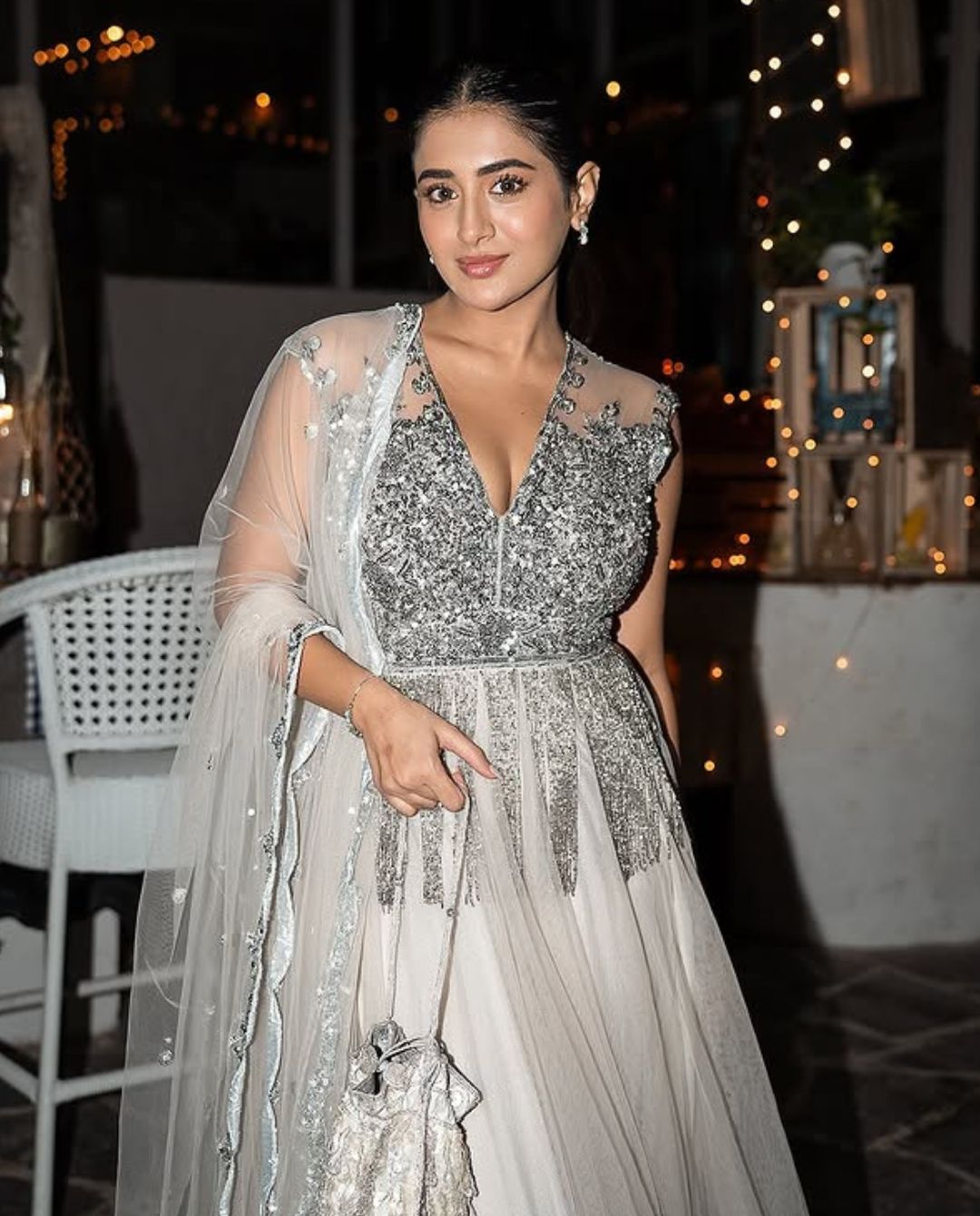 Rashi Singh : మెరుపుల డ్రెస్ లో మెరిసిపోతున్న రాశి.. కుర్రాళ్లు చచ్చిపోతారేమో…
