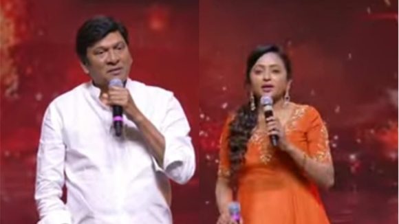 Mass jathara Pre Release: ఎక్కడికి వెళ్ళినా నీ గోలేంటీ.. సుమపై రాజేంద్రప్రసాద్ కామెంట్స్! Mass jathara Pre Release: ఎక్కడికి వెళ్ళినా నీ గోలేంటీ.. సుమపై రాజేంద్రప్రసాద్ కామెంట్స్!