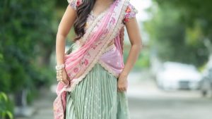 Rashi Singh : లంగా హోణిలో రాశి అందాలు అదరహో.. ఏముంది మావా..