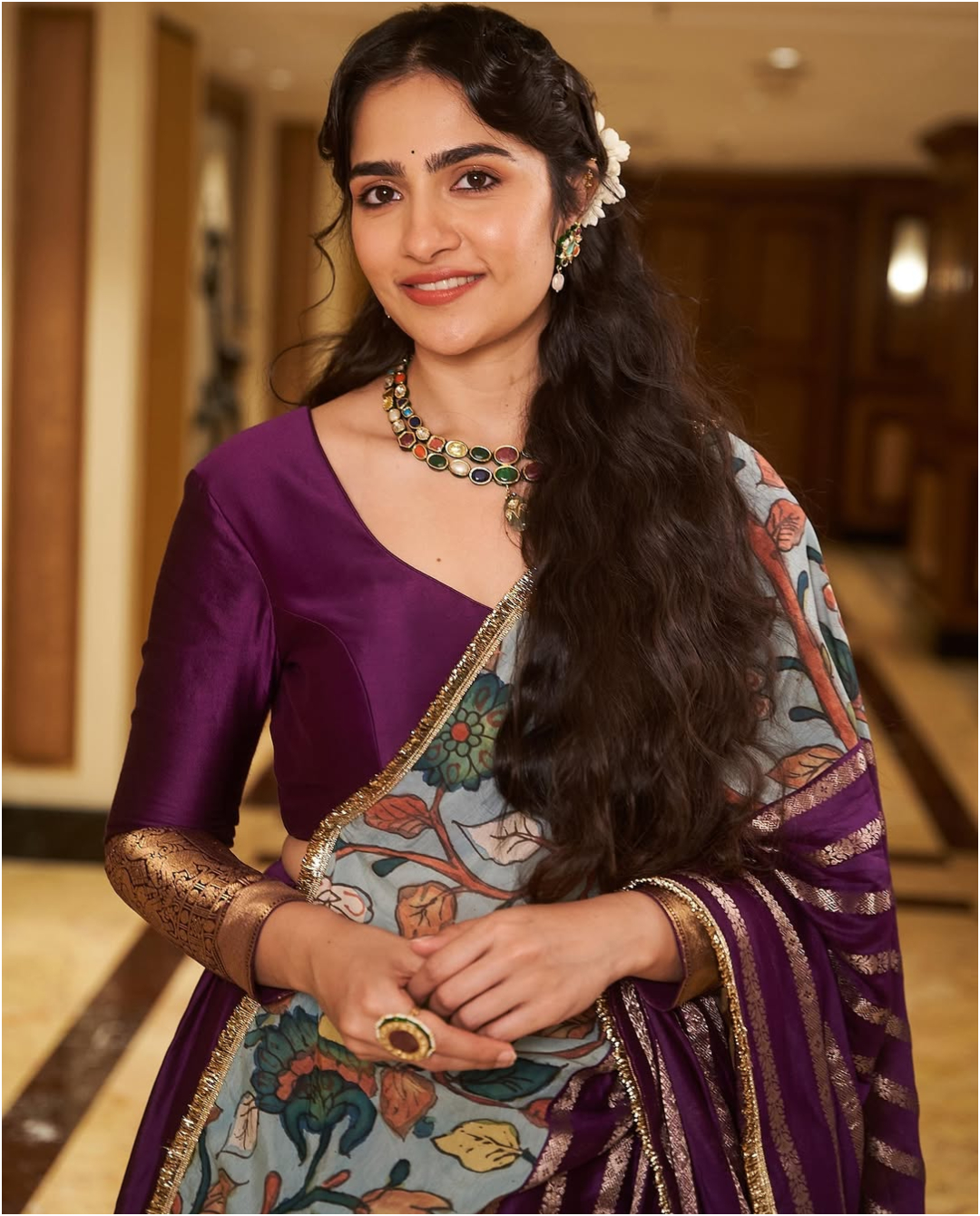Rukmini Vasanth: పర్పుల్‌ చీరలో రుక్మిణి వసంత్‌ హోయలు.. ఆకట్టుకుంటున్న ఫోటోలు