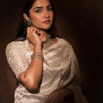 Rukumni Vasanth: కనకావతి 2025 వెర్షన్‌… సిల్వర్‌ చీరలో రుక్మిణి వసంత్‌ మెరుపులు!