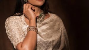 Rukumni Vasanth: కనకావతి 2025 వెర్షన్‌… సిల్వర్‌ చీరలో రుక్మిణి వసంత్‌ మెరుపులు!