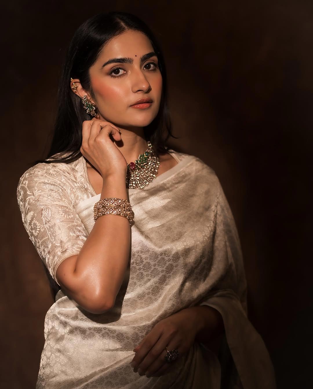 Rukumni Vasanth: కనకావతి 2025 వెర్షన్‌… సిల్వర్‌ చీరలో రుక్మిణి వసంత్‌ మెరుపులు!