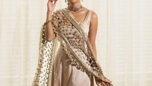 Shalini Pandey: అబ్బా.. షాలిని నవ్వుకు కుర్రాళ్ళు ఫిదా.. ఎంత అందంగా ఉందో..