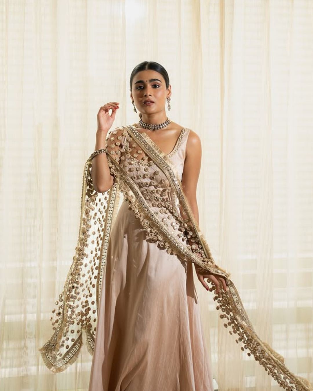 Shalini Pandey: అబ్బా.. షాలిని నవ్వుకు కుర్రాళ్ళు ఫిదా.. ఎంత అందంగా ఉందో..