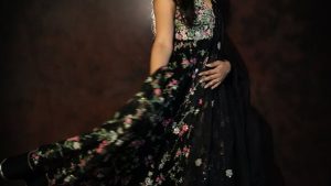 Shivani Nagaram: బ్లాక్ డ్రెస్ లో క్యూట్ స్టిల్స్ తో మతిపోగొడుతున్న శివాని..ఫ్యాన్స్ ఫిదా..