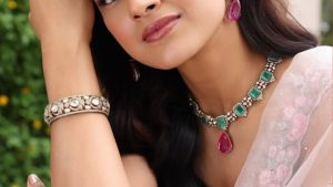 Shraddha Srinath: పింక్ లెహంగాలో మనసు దోచుకుంటున్న శ్రద్దా…!