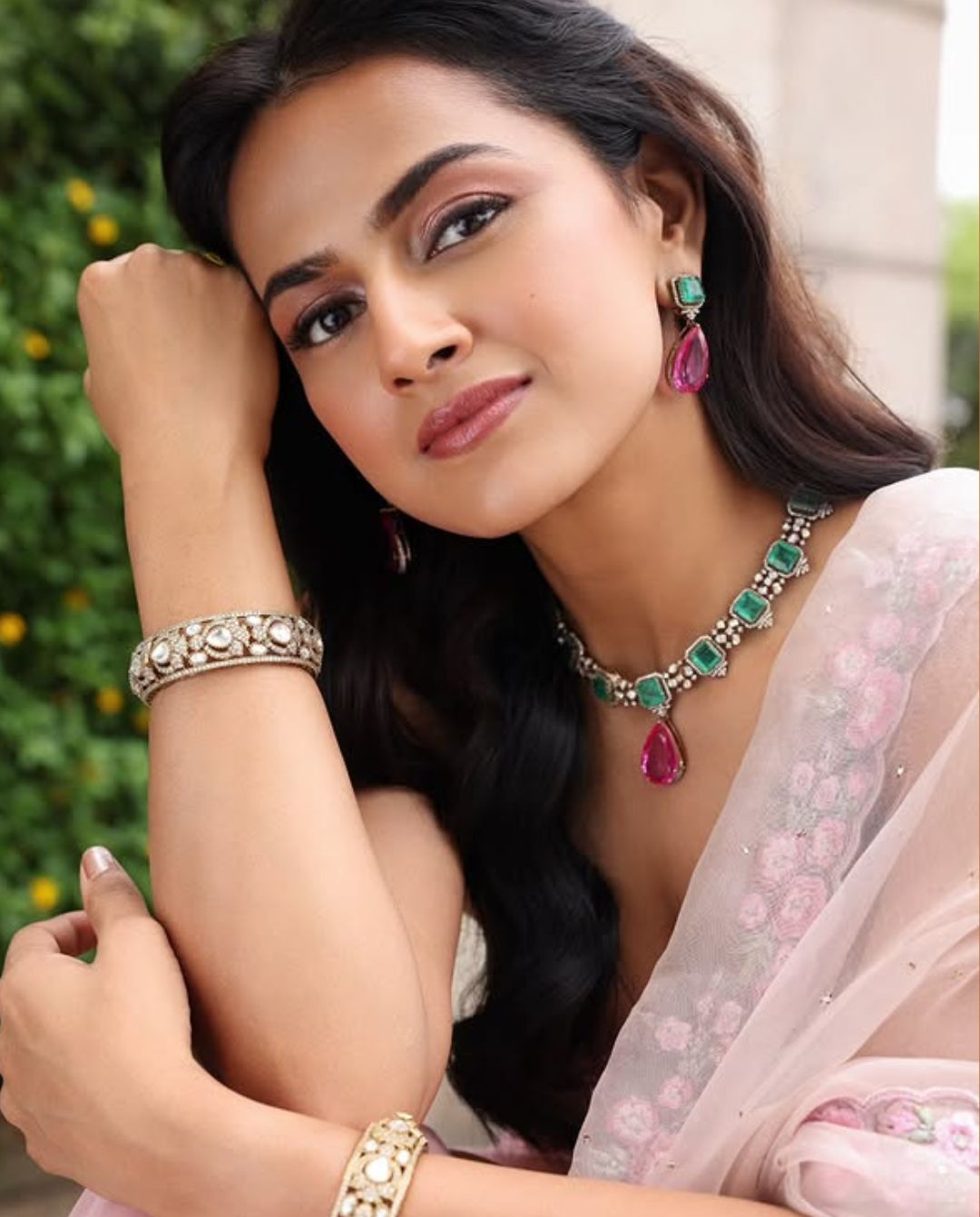 Shraddha Srinath: పింక్ లెహంగాలో మనసు దోచుకుంటున్న శ్రద్దా…!