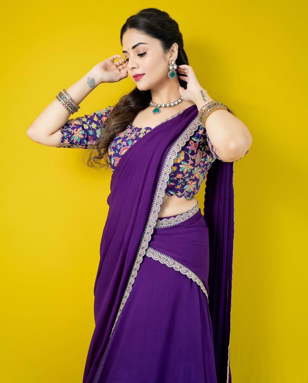 Sreemukhi: లంగావోణిలో హోయలు పోతున్న శ్రీముఖి.. లేటెస్ట్‌ ఫోటోలు చూశారా?