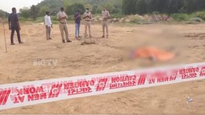 Nizamabad Crime: నిజామాబాద్ జిల్లాలో ఘోరం.. నగ్నంగా మహిళను చంపి.. తల, చేయి తీసేసి..