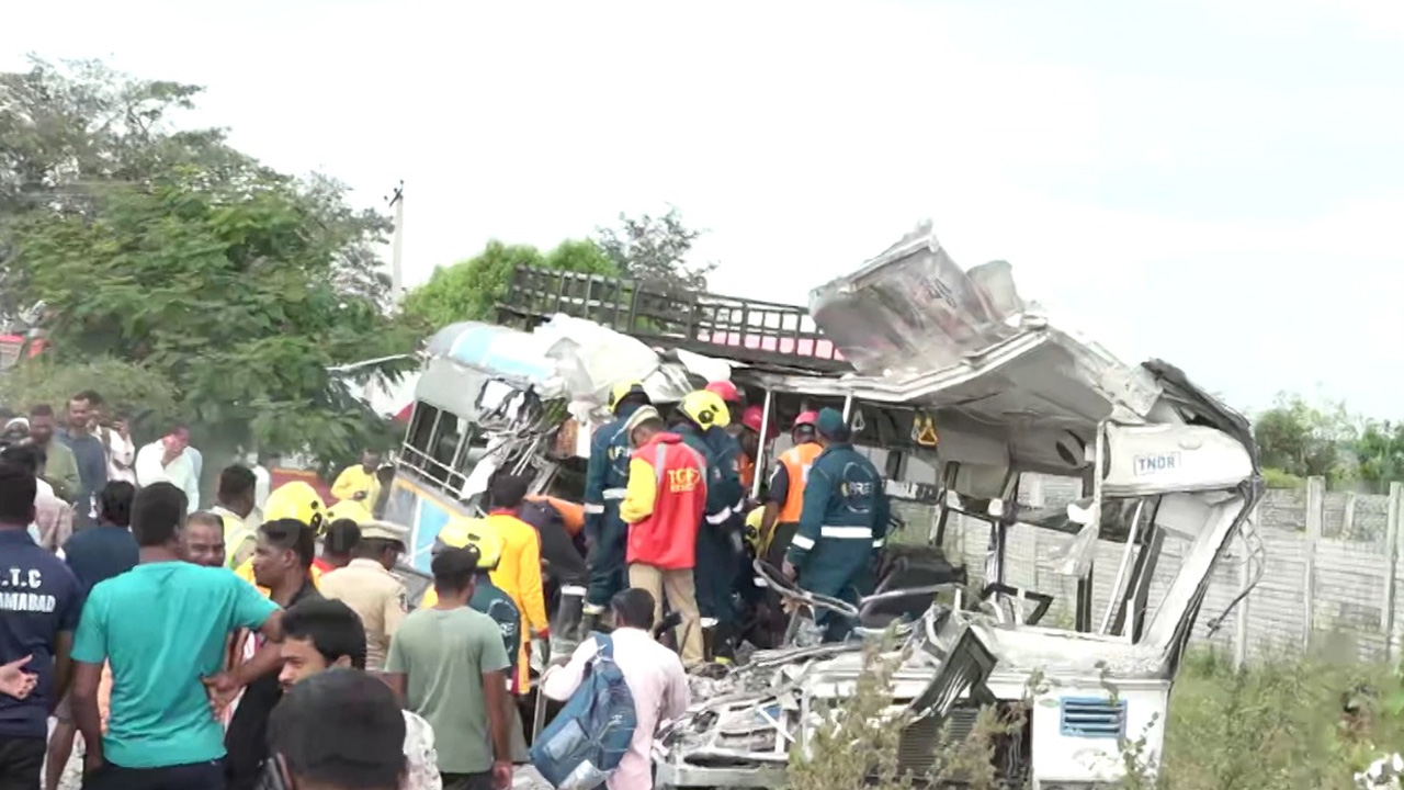 Chevella Bus Accident - చేవెళ్ల బస్సు ప్రమాదం.. మృతుల కుటుంబాలకు రూ.2 ...