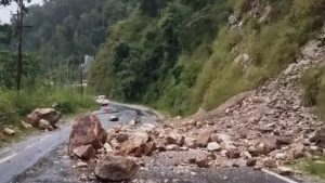 Srisailam Landslide: శ్రీశైలంలో భారీ వర్షాలు.. భారీ స్థాయిలో విరిగిపడుతున్న కొండచరియలు..