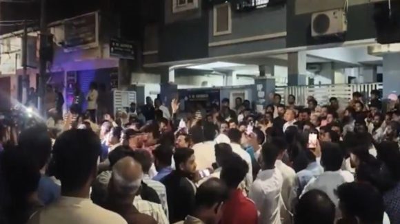 Flying Squad Raids: కాంగ్రెస్ నేత ఇంట్లో భారీగా నగదు..? జూబ్లీ హిల్స్‌లో ఈసీ రైడ్స్