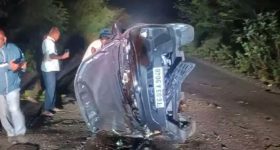 Road Accident: చెట్టును ఢీకొన్న కారు.. స్పాట్‌లో ఇద్దరు మృతి