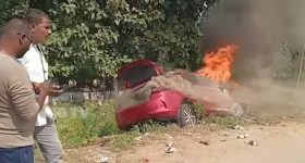 Car Fire Accident: కారు బీభత్సం.. బైక్, ట్యాంకర్‌ను ఢీ కొని దగ్ధమైన వాహనం..