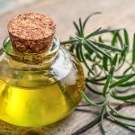 Rosemary Oil For Hair Growth: ఈ ఆయిల్‌తో మ్యాజిక్ ఒక్క సారి వాడితే.. జుట్టు వద్దన్నా పెరుగుతుంది తెలుసా ?