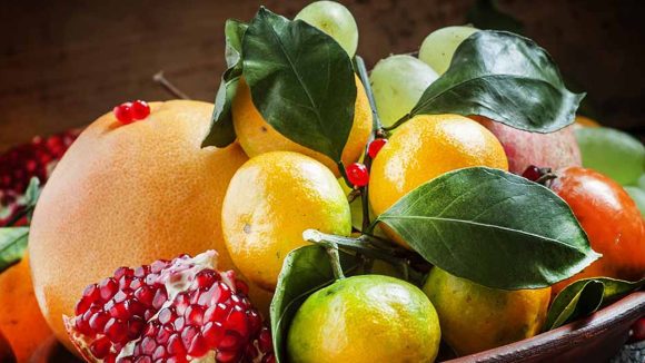 Fruits: చలికాలంలో ఈ ఫ్రూట్స్ తింటున్నారా ? తస్మాత్ జాగ్రత్త