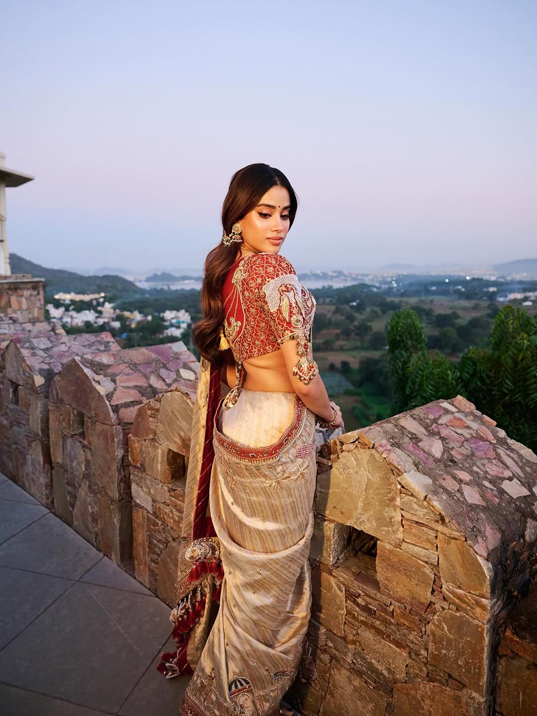 Janhvi kapoor (Source: Instragram) Actress Janhvi Kapoor photo gallery