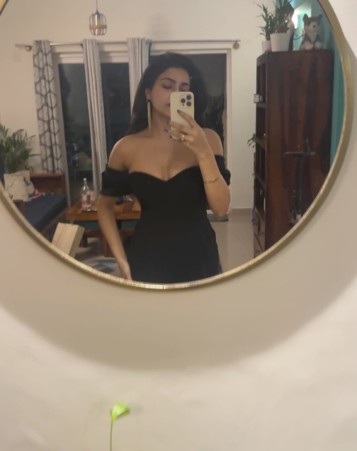 Actress Avantika Mishra Photo Gallery