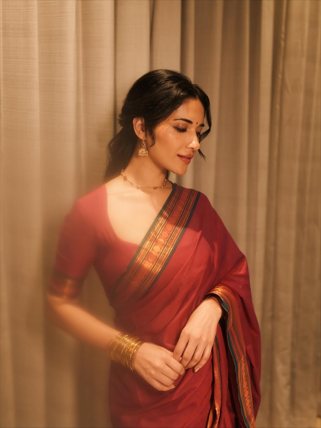 Actress Ruhani Sharma Photo Gallery