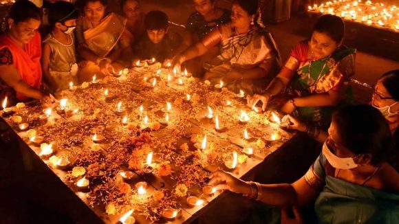 Karthika Masam 2025: కార్తీక మాసం చివరి రోజు.. సాయంత్రం ఈ పనులు చేస్తే అష్టైశ్వర్యాలు మీ సొంతం !