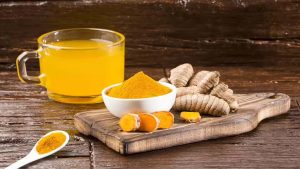 Drinking Turmeric Water: పసుపు నీరు తాగుతున్నారా ? ముందుగా ఈ విషయాలు తెలుసుకోండి