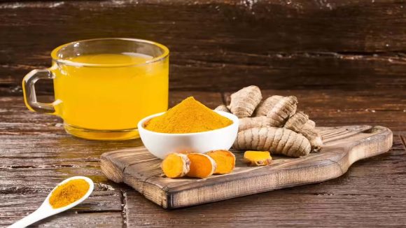 Drinking Turmeric Water: పసుపు నీరు తాగుతున్నారా ? ముందుగా ఈ విషయాలు తెలుసుకోండి