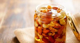 Dry Fruit Soaked Water: ఈ డ్రై ఫ్రూట్స్ నానబెట్టిన నీరు తాగితే.. బోలెడు లాభాలు !