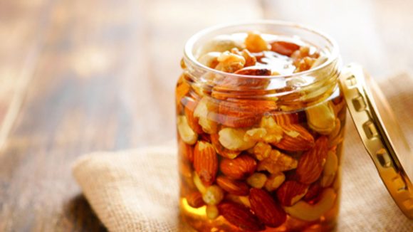 Dry Fruit Soaked Water: ఈ డ్రై ఫ్రూట్స్ నానబెట్టిన నీరు తాగితే.. బోలెడు లాభాలు !