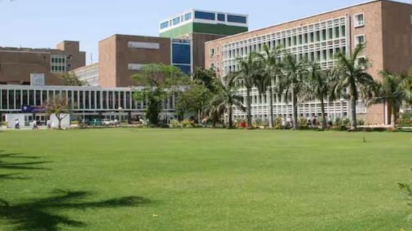 AIIMS DELHI: పదో తరగతి అర్హతతో 1383 ఉద్యోగాలు.. ఎగ్జామ్ పాసైతే చాలు, జాబ్ మీదే