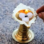 Vastu tips: మీ ఇంట్లో ప్రతిరోజూ కర్పూరం వెలిగించడం వల్ల జరిగేది ఇదే