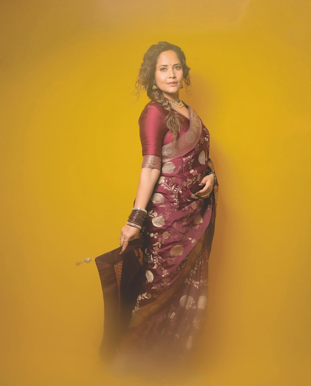 Anchor Anasuya: అనసూయ స్టన్నింగ్ స్టిల్స్.. చీరలో హోయలు పోతున్న రంగమ్మత్త