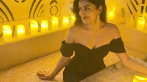 Avantika Mishra: జారిపోతున్న డ్రెస్ లో అందాలు ఆరబోస్తున్న అవంతిక!