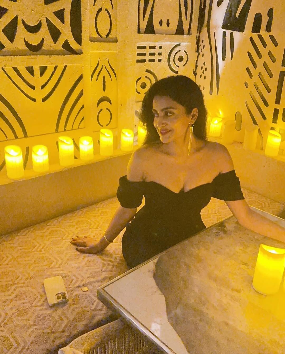 Avantika Mishra: జారిపోతున్న డ్రెస్ లో అందాలు ఆరబోస్తున్న అవంతిక!