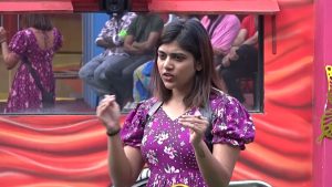 Bigg Boss 9 Promo: ఇదెక్కడి గోలరా.. ఆమె మాట వింటారంటున్న రీతూ!